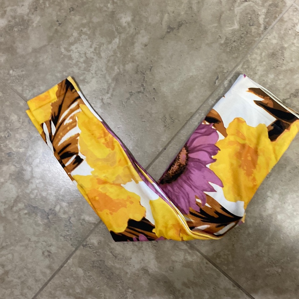 Bright Floral Connection 18 Leggings